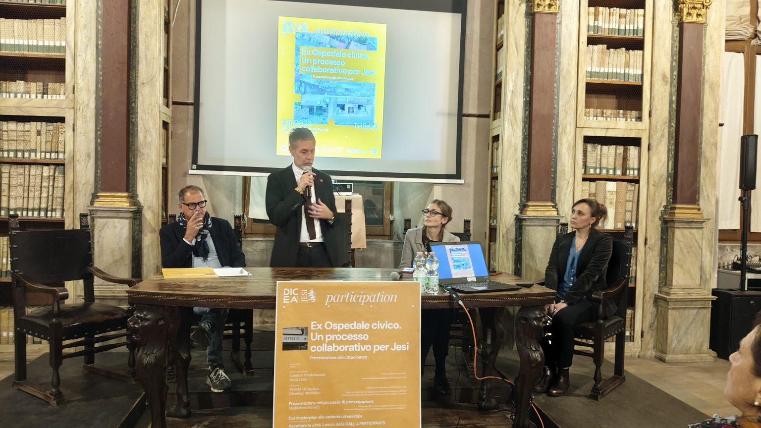 Il sindaco Lorenzo Fiordelmondo